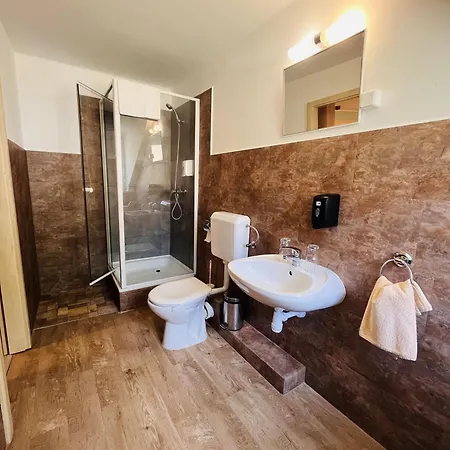 Matyus Udvarhaz Kengyel Fogado Bed & Breakfast 2*