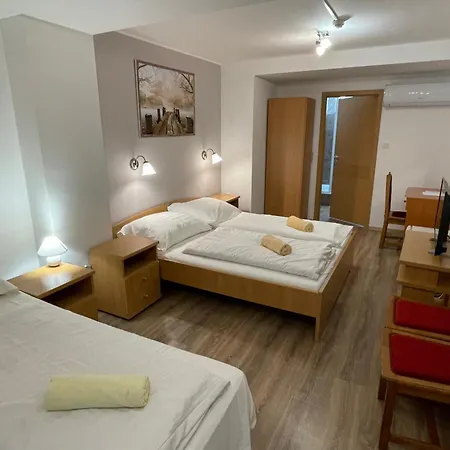 Matyus Udvarhaz Kengyel Fogado Bed & Breakfast 2*