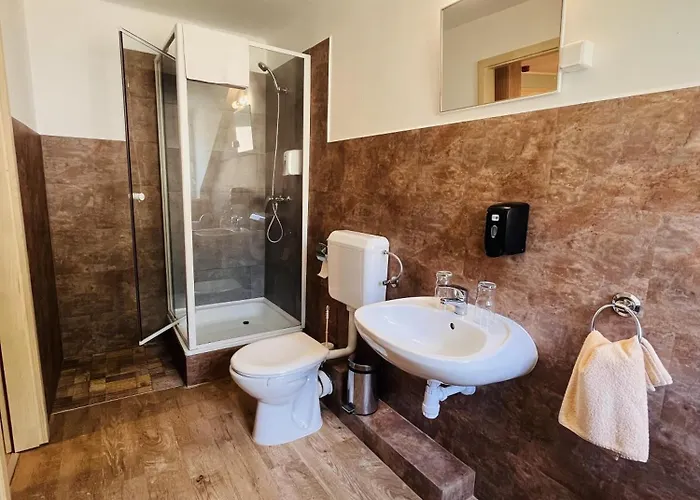 Mátyus Udvarház Kengyel Bed and breakfast 3*