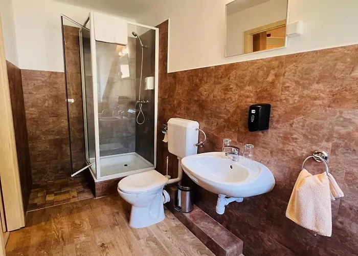 Mátyus Udvarház Kengyel 3*