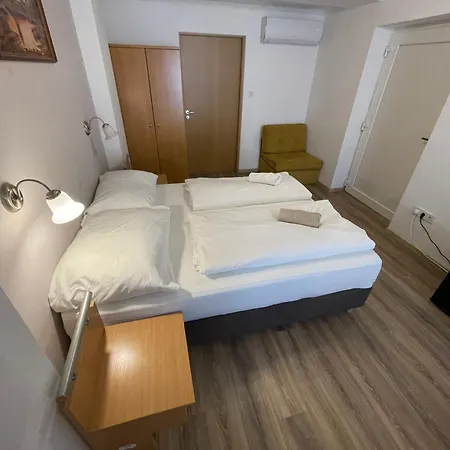 Mátyus Udvarház 2*