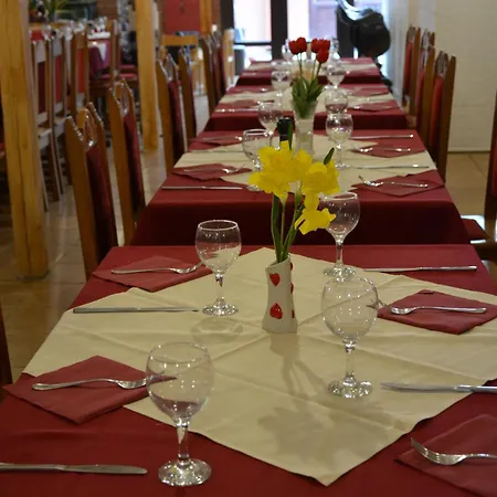 Matyus Udvarhaz Kengyel Fogado Bed and Breakfast